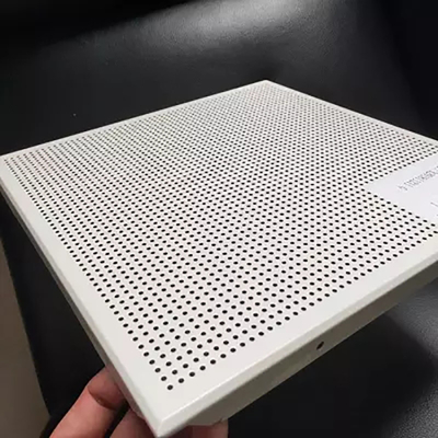 300x300mm Punching Gusset Plate Metal Ceiling Tiles Untuk Gedung Kantor